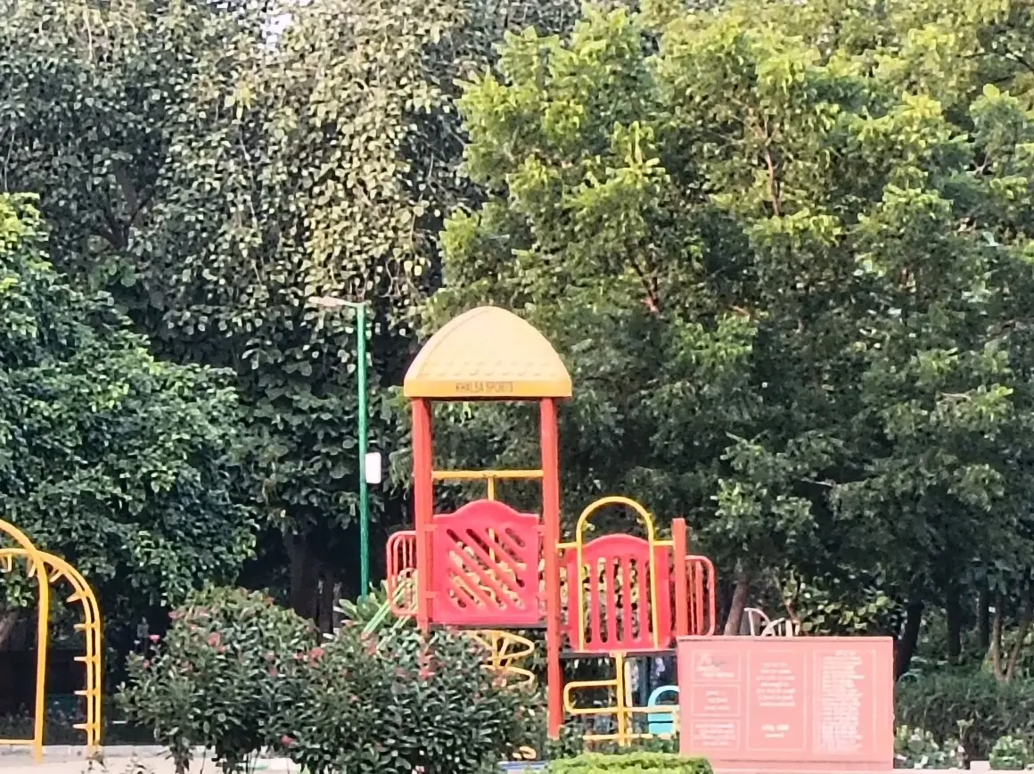 Oppo F27 Pro Plus Long Shot 10X Image.