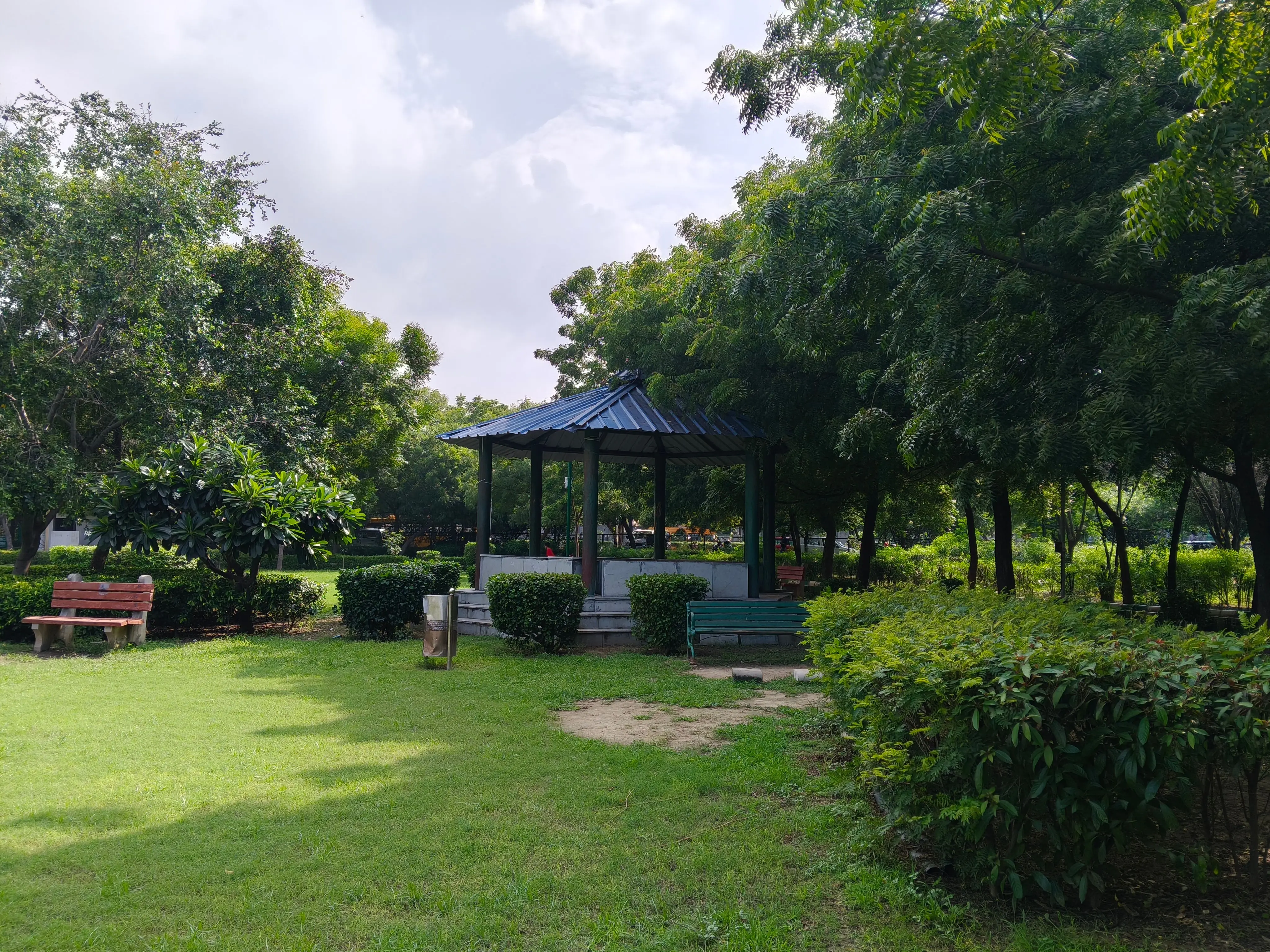 Realme Narzo 70 Turbo Daylight Image.